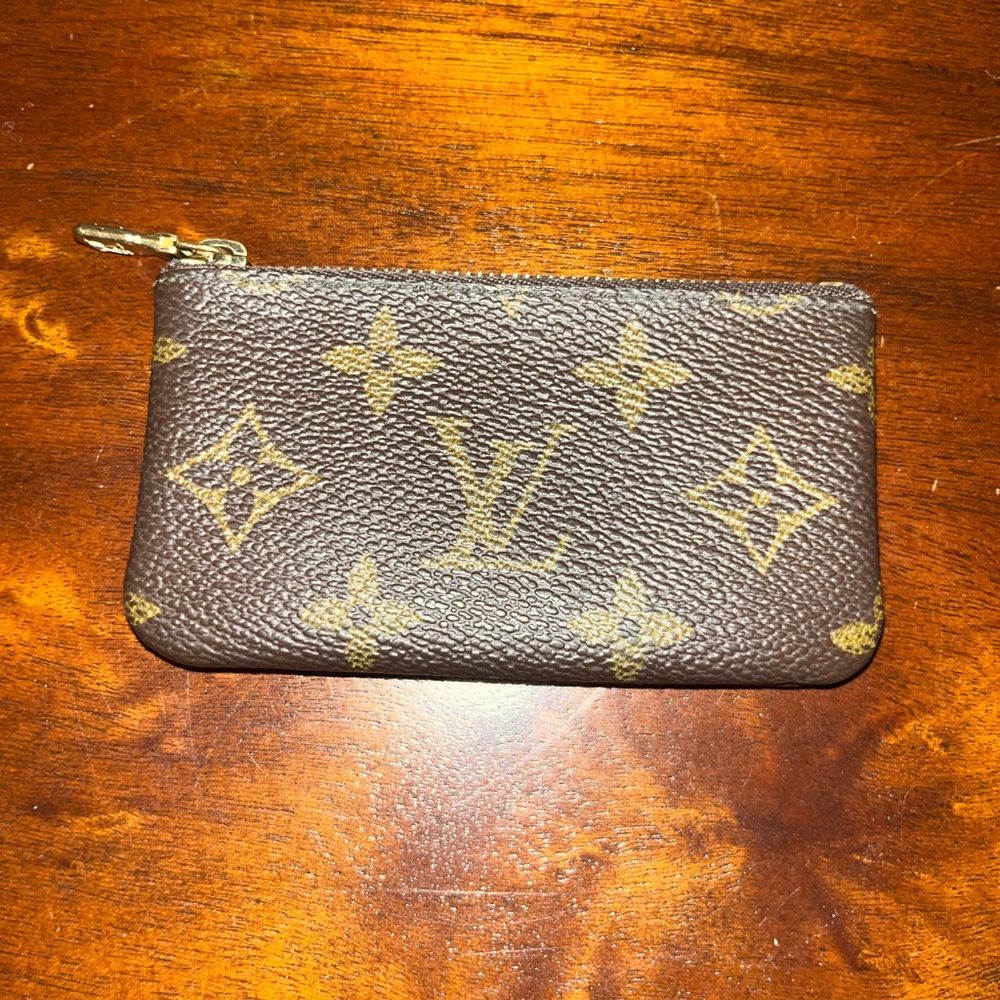 Louis Vuitton Brown and Gold Monogram Key Cles